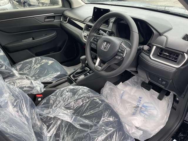 ＷＲ－Ｖ Ｚ　登録済未使用車　純正フロアマット（9枚目）