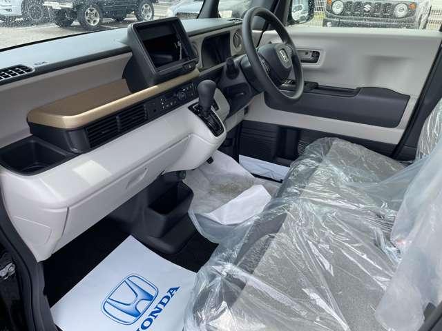 Ｎ－ＢＯＸ 　届出済未使用車　フロアマット・バイザー（30枚目）