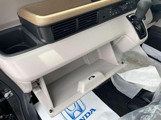 Ｎ－ＢＯＸ 　届出済未使用車　フロアマット・バイザー（31枚目）
