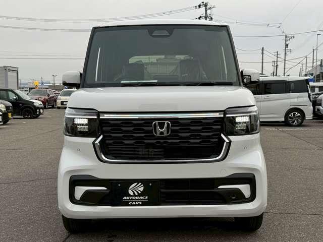 Ｎ－ＢＯＸカスタム ターボ　届出済未使用車　フロアマット・バイザー（2枚目）
