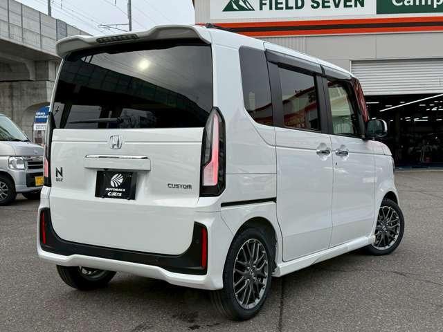 Ｎ－ＢＯＸカスタム ターボ　届出済未使用車　フロアマット・バイザー（5枚目）