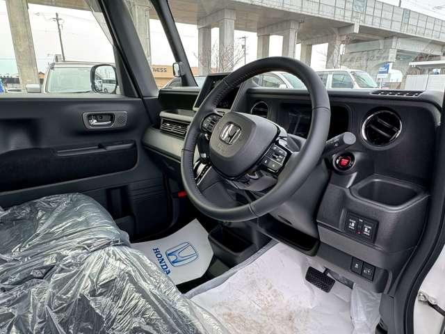 Ｎ－ＢＯＸカスタム ターボ　届出済未使用車　フロアマット・バイザー（15枚目）