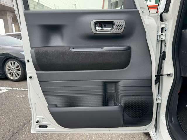 Ｎ－ＢＯＸカスタム ターボ　届出済未使用車　フロアマット・バイザー（26枚目）