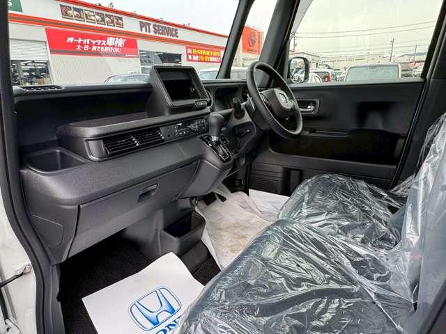 Ｎ－ＢＯＸカスタム ターボ　届出済未使用車　フロアマット・バイザー（31枚目）