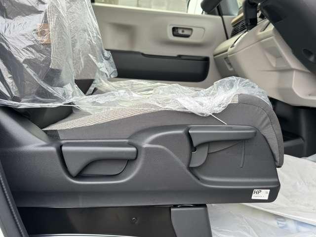 Ｎ－ＢＯＸ 　届出済未使用車フロアマット・バイザー（15枚目）