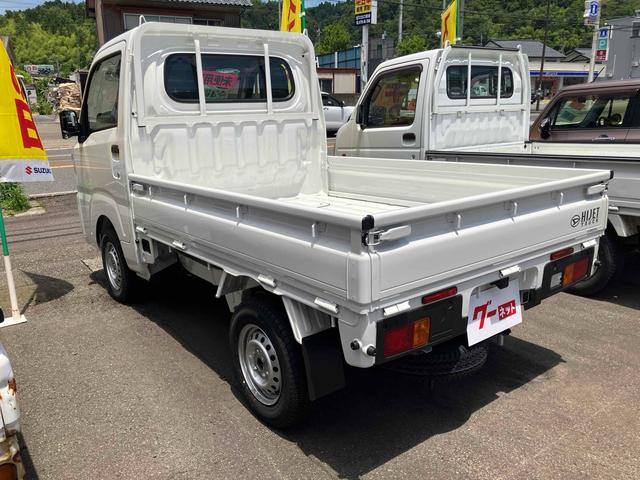ハイゼットトラック スタンダード　４ＷＤ　届出済未使用車　軽トラック　ＣＶＴ　衝突被害軽減システム　クリアランスソナー　アイドリングストップ　オートライト　ＥＳＣ　エアコン　パワーステアリング　運転席エアバッグ　助手席エアバッグ（6枚目）