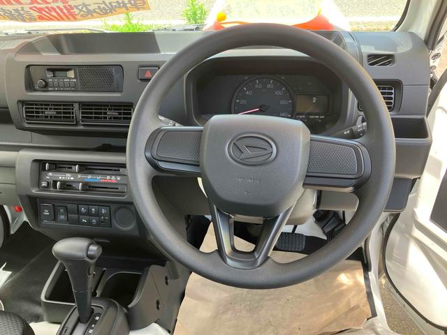 ハイゼットトラック スタンダード　４ＷＤ　届出済未使用車　軽トラック　ＣＶＴ　衝突被害軽減システム　クリアランスソナー　アイドリングストップ　オートライト　ＥＳＣ　エアコン　パワーステアリング　運転席エアバッグ　助手席エアバッグ（9枚目）