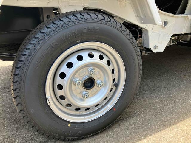 ハイゼットトラック スタンダード　４ＷＤ　届出済未使用車　軽トラック　ＣＶＴ　衝突被害軽減システム　クリアランスソナー　アイドリングストップ　オートライト　ＥＳＣ　エアコン　パワーステアリング　運転席エアバッグ　助手席エアバッグ（21枚目）