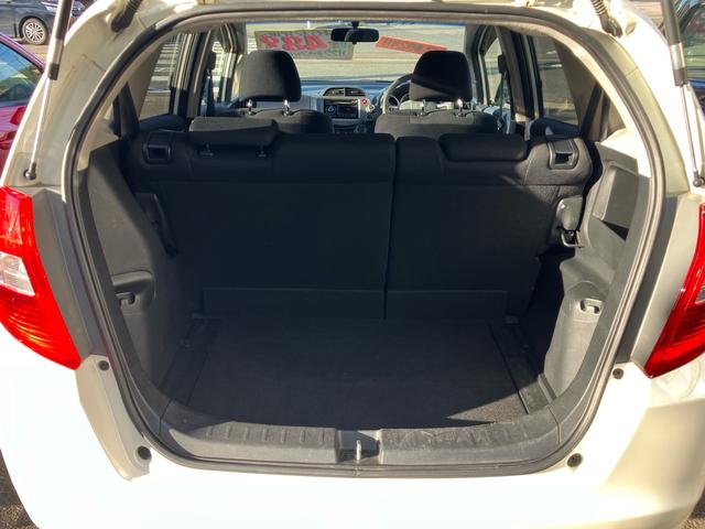 フィット Gスマートセレクション 純正CDオーディオ・バックカメラ USB入力 スマートキー 電動格納ミラー 社外アルミホイール 運転席・助手席エアバッグ(8枚目)