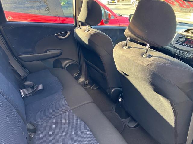 フィット Gスマートセレクション 純正CDオーディオ・バックカメラ USB入力 スマートキー 電動格納ミラー 社外アルミホイール 運転席・助手席エアバッグ(9枚目)