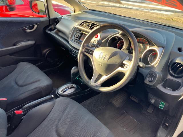 フィット Gスマートセレクション 純正CDオーディオ・バックカメラ USB入力 スマートキー 電動格納ミラー 社外アルミホイール 運転席・助手席エアバッグ(11枚目)