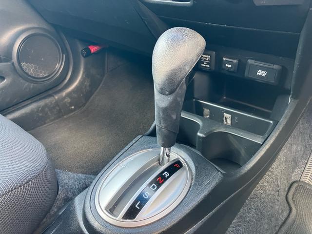 フィット Gスマートセレクション 純正CDオーディオ・バックカメラ USB入力 スマートキー 電動格納ミラー 社外アルミホイール 運転席・助手席エアバッグ(14枚目)