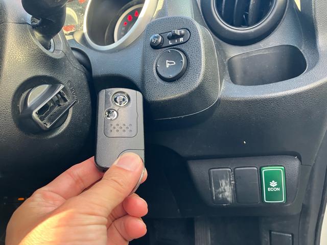 フィット Gスマートセレクション 純正CDオーディオ・バックカメラ USB入力 スマートキー 電動格納ミラー 社外アルミホイール 運転席・助手席エアバッグ(17枚目)