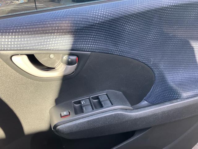 フィット Gスマートセレクション 純正CDオーディオ・バックカメラ USB入力 スマートキー 電動格納ミラー 社外アルミホイール 運転席・助手席エアバッグ(20枚目)