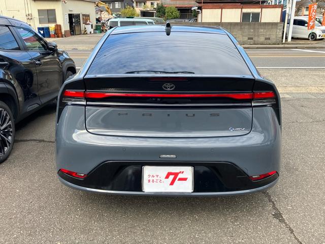 プリウス Ｚ　４ＷＤ　ワンオーナー車　純正メモリーナビ　フルセグＴＶ　全方位カメラ　Ｂｌｕｅｔｏｏｔｈオーディオ　ＥＴＣ　デジタルインナーミラー　パノラマルーフ　純正１９インチアルミ　オートクルーズ（5枚目）