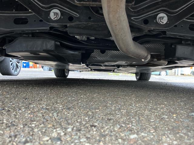 プリウス Ｚ　４ＷＤ　ワンオーナー車　純正メモリーナビ　フルセグＴＶ　全方位カメラ　Ｂｌｕｅｔｏｏｔｈオーディオ　ＥＴＣ　デジタルインナーミラー　パノラマルーフ　純正１９インチアルミ　オートクルーズ（7枚目）