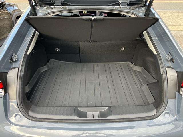 プリウス Ｚ　４ＷＤ　ワンオーナー車　純正メモリーナビ　フルセグＴＶ　全方位カメラ　Ｂｌｕｅｔｏｏｔｈオーディオ　ＥＴＣ　デジタルインナーミラー　パノラマルーフ　純正１９インチアルミ　オートクルーズ（8枚目）