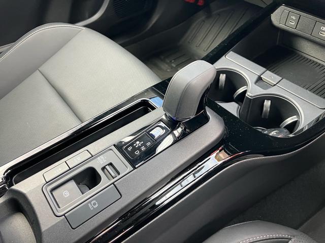 プリウス Ｚ　４ＷＤ　ワンオーナー車　純正メモリーナビ　フルセグＴＶ　全方位カメラ　Ｂｌｕｅｔｏｏｔｈオーディオ　ＥＴＣ　デジタルインナーミラー　パノラマルーフ　純正１９インチアルミ　オートクルーズ（15枚目）