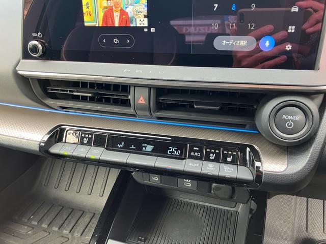 プリウス Ｚ　４ＷＤ　ワンオーナー車　純正メモリーナビ　フルセグＴＶ　全方位カメラ　Ｂｌｕｅｔｏｏｔｈオーディオ　ＥＴＣ　デジタルインナーミラー　パノラマルーフ　純正１９インチアルミ　オートクルーズ（17枚目）