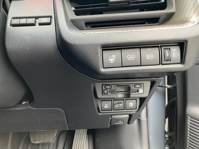 プリウス Ｚ　４ＷＤ　ワンオーナー車　純正メモリーナビ　フルセグＴＶ　全方位カメラ　Ｂｌｕｅｔｏｏｔｈオーディオ　ＥＴＣ　デジタルインナーミラー　パノラマルーフ　純正１９インチアルミ　オートクルーズ（21枚目）