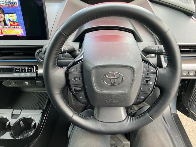 プリウス Ｚ　４ＷＤ　ワンオーナー車　純正メモリーナビ　フルセグＴＶ　全方位カメラ　Ｂｌｕｅｔｏｏｔｈオーディオ　ＥＴＣ　デジタルインナーミラー　パノラマルーフ　純正１９インチアルミ　オートクルーズ（23枚目）