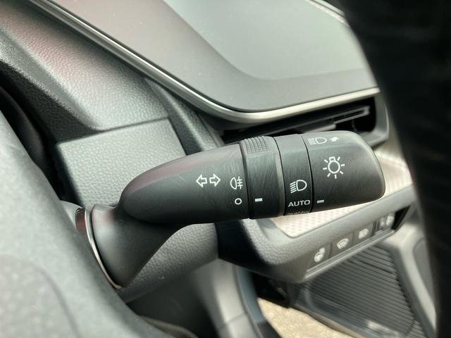 プリウス Ｚ　４ＷＤ　ワンオーナー車　純正メモリーナビ　フルセグＴＶ　全方位カメラ　Ｂｌｕｅｔｏｏｔｈオーディオ　ＥＴＣ　デジタルインナーミラー　パノラマルーフ　純正１９インチアルミ　オートクルーズ（26枚目）