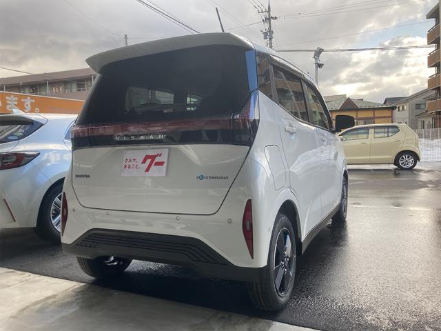 サクラ 　オートライト　電動格納ミラー　ＣＶＴ　アルミホイール　ベンチシート　エアバック　パワーウインドウ　エアコン（14枚目）