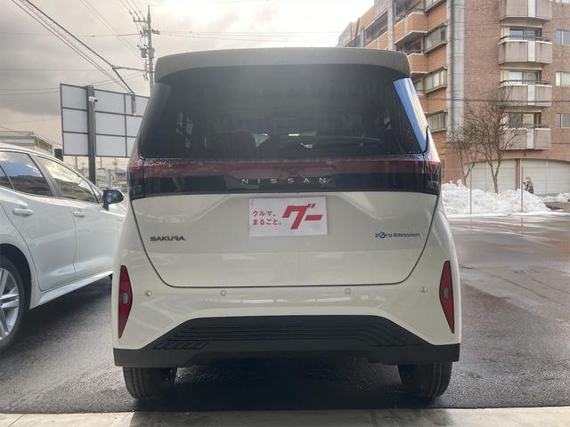 サクラ 　オートライト　電動格納ミラー　ＣＶＴ　アルミホイール　ベンチシート　エアバック　パワーウインドウ　エアコン（15枚目）