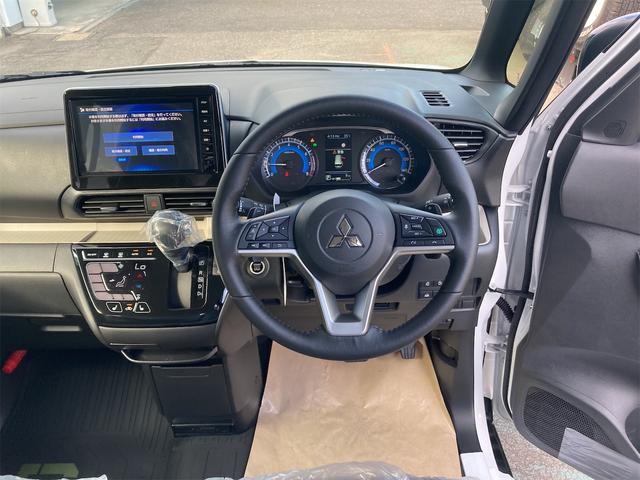 デリカミニ Ｔ　プレミアム　４ＷＤ　ＣＨＡＭＯＮＩＸパッケージ　ナビドラ＋ＥＴＣ２．０パッケージ　アダプティブＬＥＤヘッドライト全周囲カメラ　両側電動スライド　ナビ　ＴＶ　クルーズコントロール　オートライト　スマートキー（3枚目）