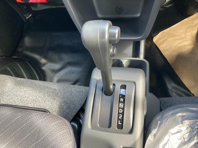 スーパーキャリイ Ｘリミテッド　パートタイム４ＷＤ　ＡＴ　スズキセーフティサポート　クリアランスソナー　レーンアシスト　アイドリングストップ　電動格納ミラー　オートライト　ＥＳＣ　エアコン　パワーステアリング　パワーウィンドウ（4枚目）