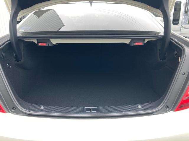 Ｃクラス Ｃ６３　ＡＭＧクーペ　バックカメラ　ナビ　クリアランスソナー　ＡＴ　サンルーフ　オートライト　電動格納ミラー　シートヒーター　アルミホイール　パワーシート　ＥＳＣ　ＣＤ　エアコン　パワーウィンドウ　運転席エアバッグ（19枚目）