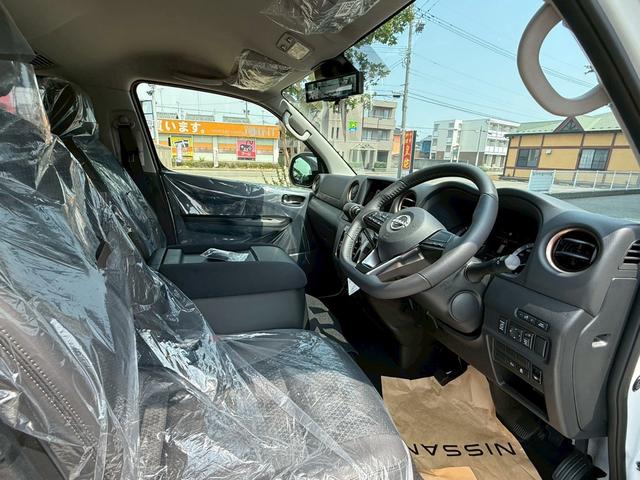 キャラバン ロンググランドプレミアムＧＸ　４ＷＤ　標準ルーフ　　寒冷地仕様　ワンタッチオートスライドドア　スクラッチシールド（18枚目）