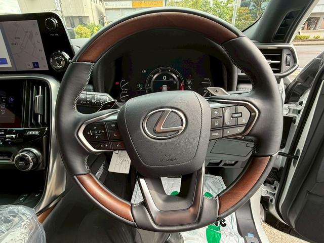 ＬＸ ＬＸ６００　クールボックス　ムーンルーフ　マークレビンソンリファレンス３Ｄサラウンドサウンドシステム　２２インチ鍛造アルミ　リヤシートエンターテイメントシステム（2枚目）