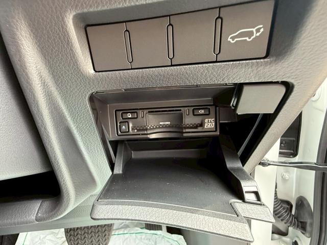 ＬＸ ＬＸ６００　クールボックス　ムーンルーフ　マークレビンソンリファレンス３Ｄサラウンドサウンドシステム　２２インチ鍛造アルミ　リヤシートエンターテイメントシステム（6枚目）