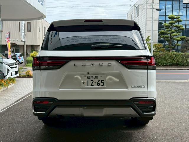 ＬＸ ＬＸ６００　クールボックス　ムーンルーフ　マークレビンソンリファレンス３Ｄサラウンドサウンドシステム　２２インチ鍛造アルミ　リヤシートエンターテイメントシステム（16枚目）