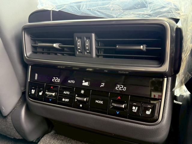 ＬＸ ＬＸ６００　クールボックス　ムーンルーフ　マークレビンソンリファレンス３Ｄサラウンドサウンドシステム　２２インチ鍛造アルミ　リヤシートエンターテイメントシステム（30枚目）