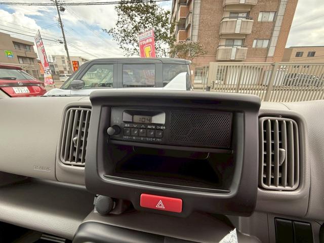 エブリイ ＰＡリミテッド　パートタイム４ＷＤ　スズキセーフティサポート　両側スライドドア　クリアランスソナー　レーンアシスト　衝突被害軽減システム　キーレスエントリー　アイドリングストップ　ＣＶＴ　盗難防止システム　ＡＢＳ（3枚目）