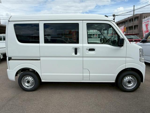 エブリイ ＰＡリミテッド　パートタイム４ＷＤ　スズキセーフティサポート　両側スライドドア　クリアランスソナー　レーンアシスト　衝突被害軽減システム　キーレスエントリー　アイドリングストップ　ＣＶＴ　盗難防止システム　ＡＢＳ（13枚目）