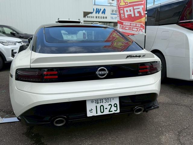 フェアレディＺ バージョンＳＴ　内装ブルー　バックカメラ　ナビ　ＴＶ　クリアランスソナー　オートクルーズコントロール　衝突被害軽減システム　ＭＴ　オートライト　ＬＥＤヘッドランプ　スマートキー　電動格納ミラー　シートヒーター（15枚目）