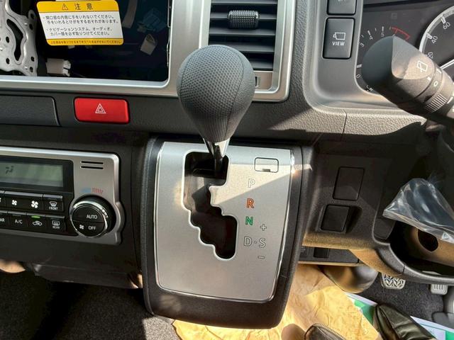 ハイエースワゴン ＧＬ　ＬＥＤヘッド　パノラミックビューモニタ　４ＷＤ　デジタルインナーミラー　パワースライドドア　フロントカメラ　クリアランスソナー　レーンアシスト　衝突被害軽減システム１００Ｖ電源（5枚目）