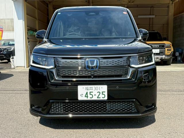 ステップワゴン ｅＨＥＶスパーダプレミアムラインブラックエディション　バックカメラ　フロントカメラ　クリアランスソナー　オートクルーズコントロール　レーンアシスト　衝突被害軽減システム　両側電動スライドドア　オートライト　ＬＥＤヘッドランプ　スマートキー　シートヒーター（12枚目）