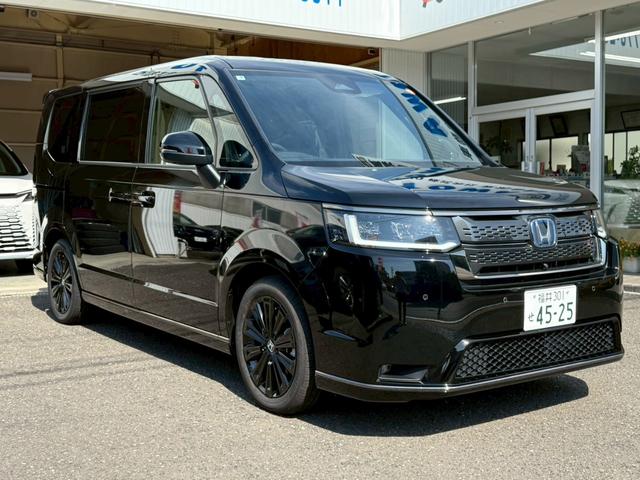 ステップワゴン ｅＨＥＶスパーダプレミアムラインブラックエディション　バックカメラ　フロントカメラ　クリアランスソナー　オートクルーズコントロール　レーンアシスト　衝突被害軽減システム　両側電動スライドドア　オートライト　ＬＥＤヘッドランプ　スマートキー　シートヒーター（13枚目）