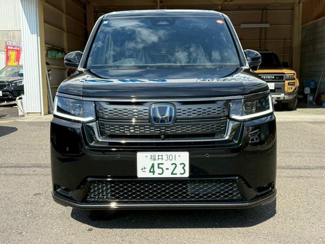ステップワゴン ｅＨＥＶスパーダプレミアムラインブラックエディション　バックカメラ　フロントカメラ　クリアランスソナー　オートクルーズコントロール　レーンアシスト　衝突被害軽減システム　両側電動スライドドア　オートライト　ＬＥＤヘッドランプ　スマートキー　電動格納ミラー（13枚目）
