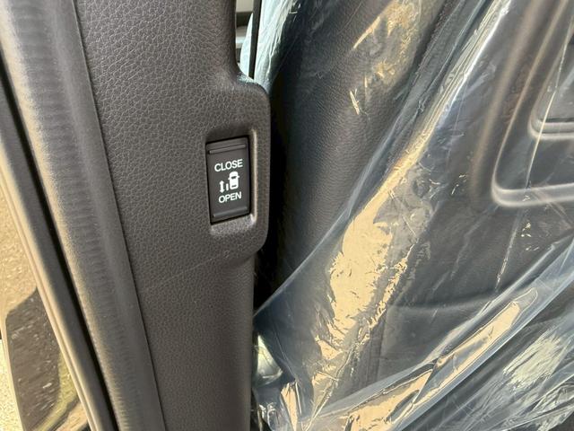 ステップワゴン ｅＨＥＶスパーダプレミアムラインブラックエディション　バックカメラ　フロントカメラ　クリアランスソナー　オートクルーズコントロール　レーンアシスト　衝突被害軽減システム　両側電動スライドドア　オートライト　ＬＥＤヘッドランプ　スマートキー　電動格納ミラー（24枚目）
