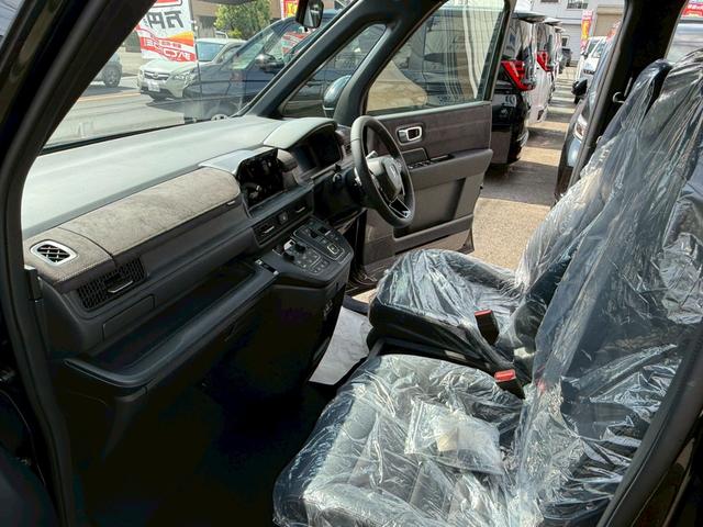 ステップワゴン ｅＨＥＶスパーダプレミアムラインブラックエディション　バックカメラ　フロントカメラ　クリアランスソナー　オートクルーズコントロール　レーンアシスト　衝突被害軽減システム　両側電動スライドドア　オートライト　ＬＥＤヘッドランプ　スマートキー　電動格納ミラー（30枚目）
