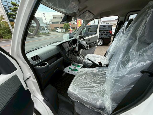 タウンエースバン ＧＬ　４ＷＤ　登録済未使用車　フロアマット（スタンダード）　クリアランスソナー　衝突被害軽減システム　両側スライドドア　オートライト　アイドリングストップ　ＡＢＳ　ＥＳＣ（10枚目）