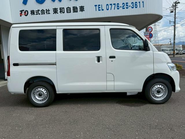 タウンエースバン ＧＬ　４ＷＤ　登録済未使用車　フロアマット（スタンダード）　クリアランスソナー　衝突被害軽減システム　両側スライドドア　オートライト　アイドリングストップ　ＡＢＳ　ＥＳＣ（15枚目）