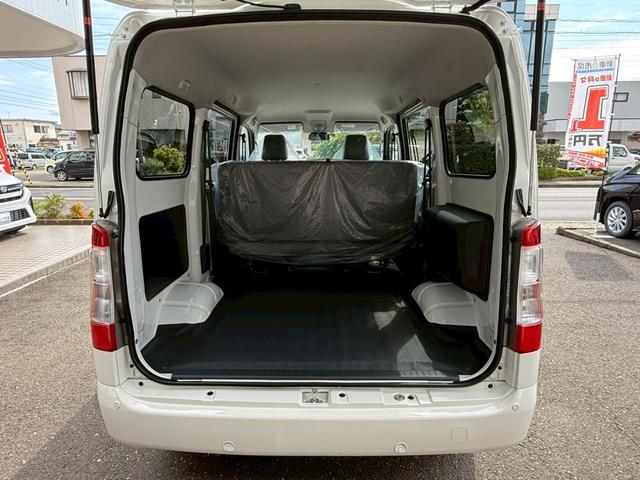 タウンエースバン ＧＬ　４ＷＤ　登録済未使用車　フロアマット（スタンダード）　クリアランスソナー　衝突被害軽減システム　両側スライドドア　オートライト　アイドリングストップ　ＡＢＳ　ＥＳＣ（18枚目）