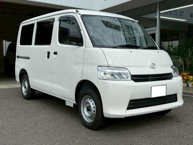 タウンエースバン ＧＬ　４ＷＤ　登録済未使用車　フロアマット（スタンダード）・バイザー付　クリアランスソナー　衝突被害軽減システム　両側スライドドア　アイドリングストップ　ＥＳＣ　　運転席エアバッグ　助手席エアバッグ（12枚目）