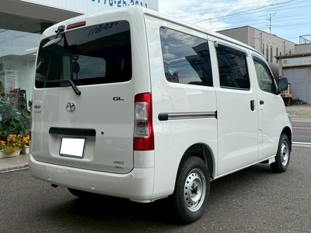 タウンエースバン ＧＬ　４ＷＤ　登録済未使用車　フロアマット（スタンダード）・バイザー付　クリアランスソナー　衝突被害軽減システム　両側スライドドア　アイドリングストップ　ＥＳＣ　　運転席エアバッグ　助手席エアバッグ（14枚目）